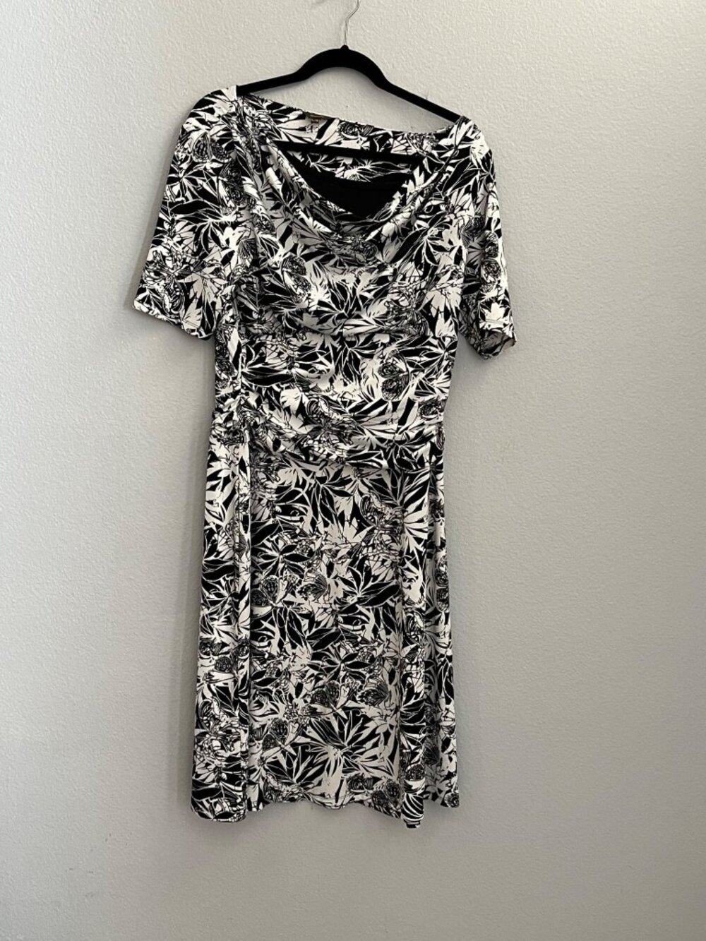 Denver Hayes Black & White Floral Print Dress L/G Short Sleeve Cowl Neck Midi